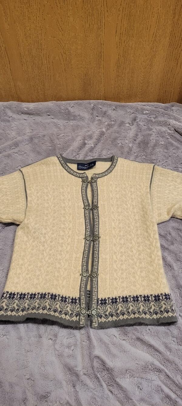 Nordstrikk Norway 100% Virgin Wool Cardigan Womens M Norwegian Nordic Clasps